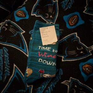 Kohl's Blue Casual Socks with Fun Wine Motifs